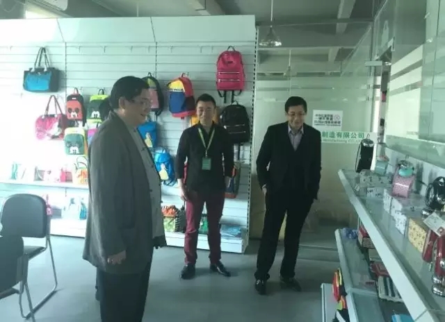 琳瑯滿(mǎn)目的手袋展廳